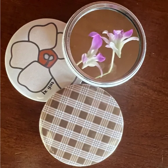 Set of 3 Puakenikeni and Palaka print button purse mirrors with satin pouches - Picture 3 of 6